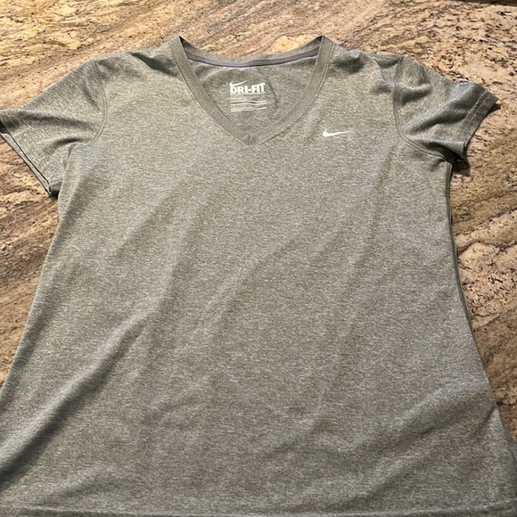 NIKE dri-fit grey large v-neck shirt polyester - Picture 3 of 5